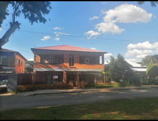 4 BEDROOM APARTMENT FOR SALE IN TURFFONTEIN